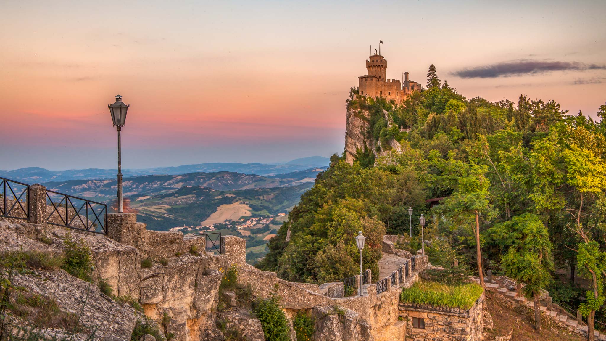 San Marino: Day trip or overnight stay in this tiny country?